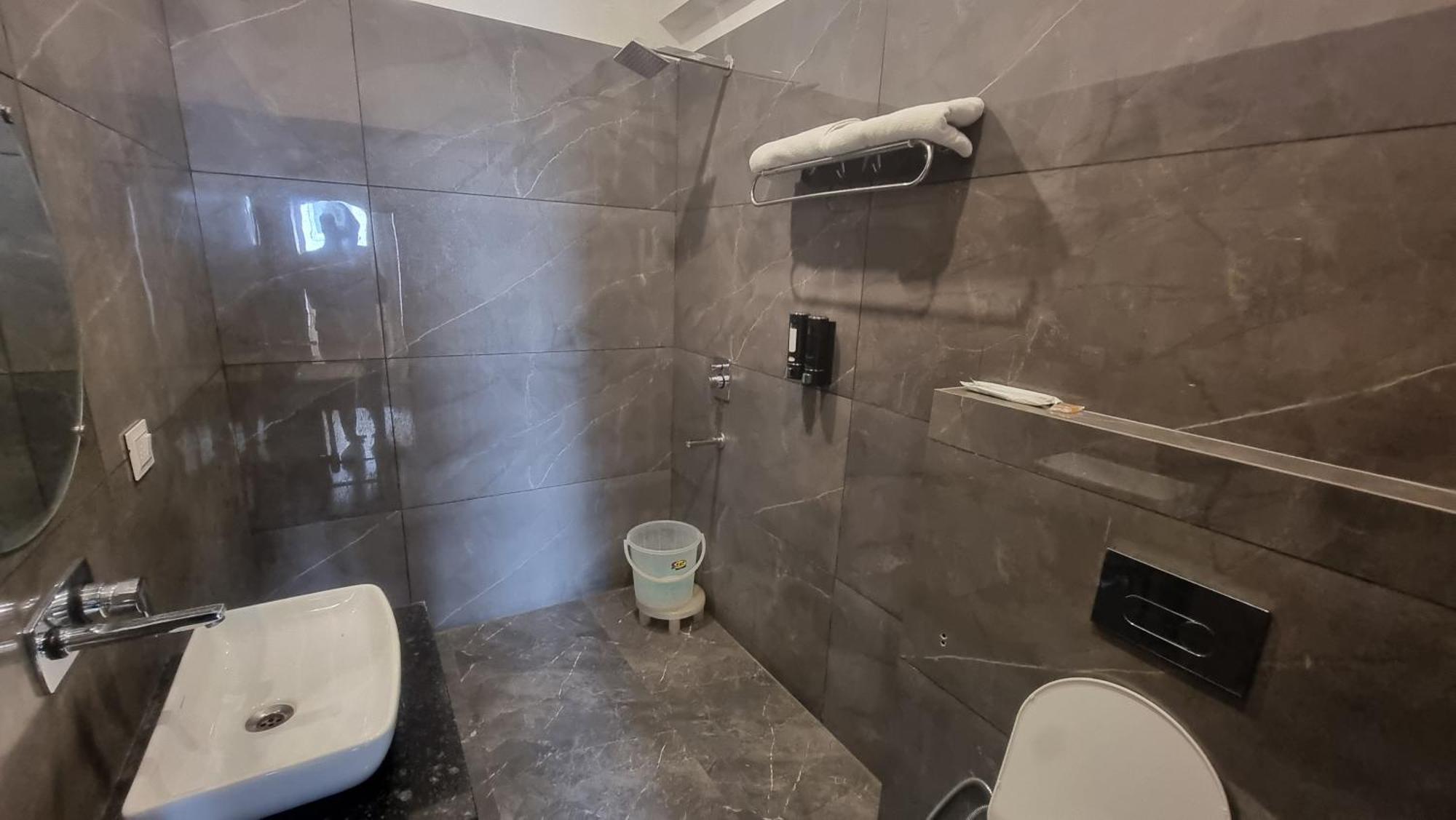 Praana Wellness Resort By Around Stays Rishīkesh Buitenkant foto