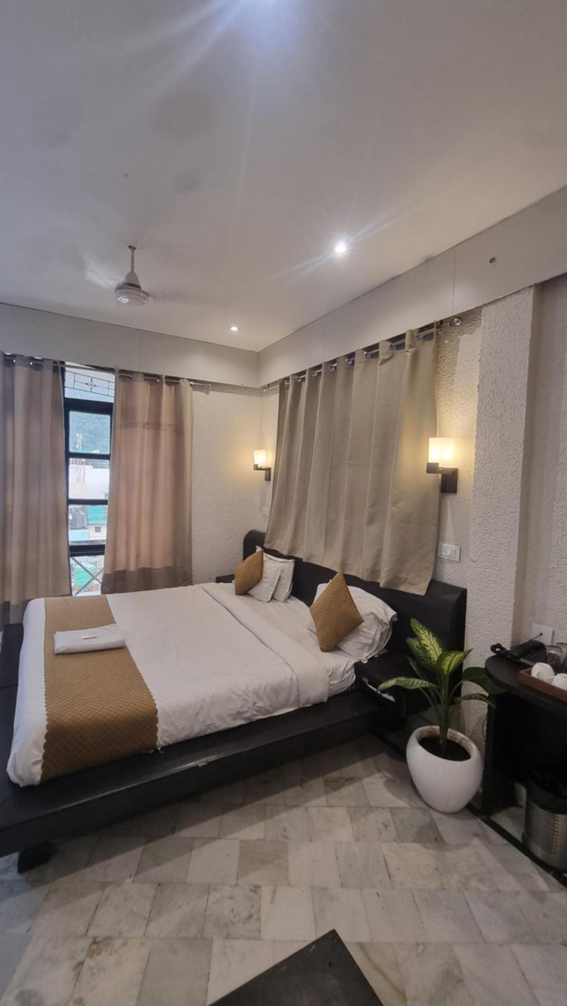 Praana Wellness Resort By Around Stays Rishīkesh Buitenkant foto